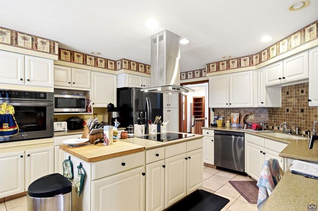 5953 SW 31st St, Topeka, KS 66614