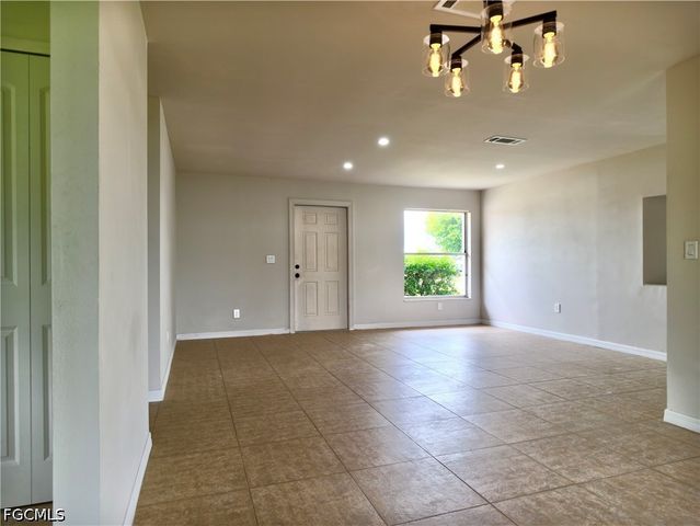 1429 SE 44th ST, Cape Coral, FL 33904
