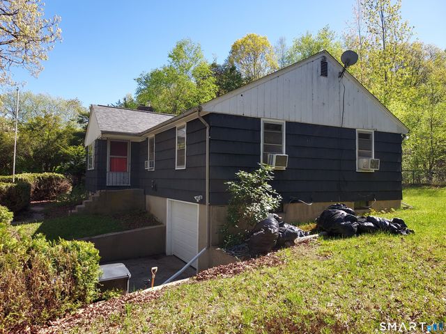 16 Carol Drive, Montville, CT 06382