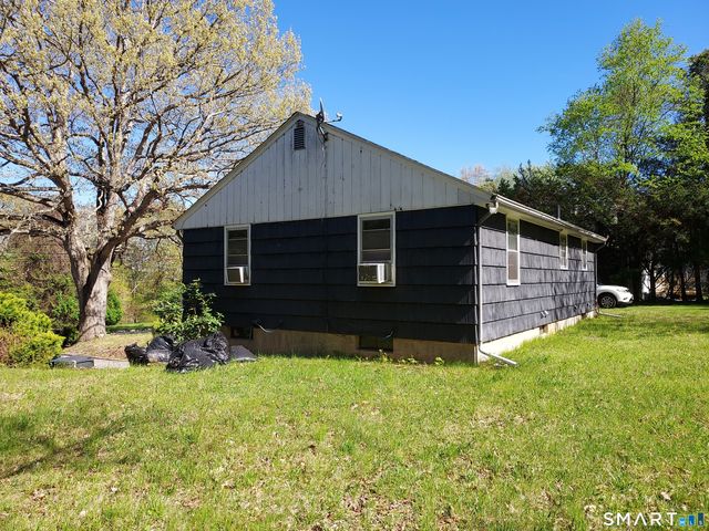 16 Carol Drive, Montville, CT 06382
