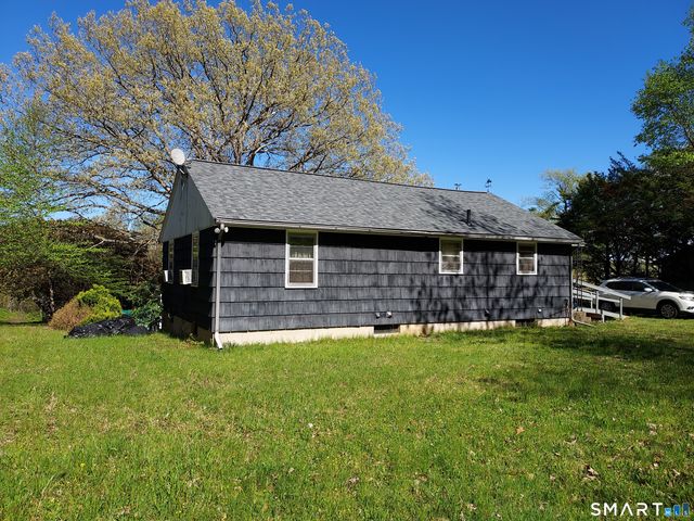 16 Carol Drive, Montville, CT 06382