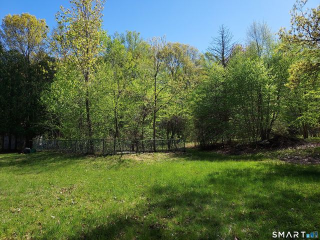 16 Carol Drive, Montville, CT 06382