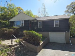 16 Carol Drive, Montville, CT 06382
