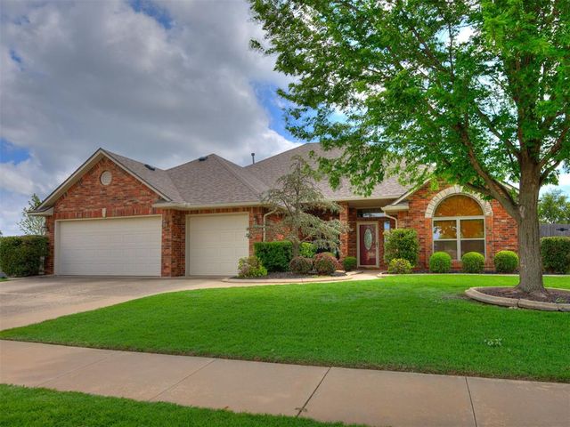 2100 SW 33rd Street, Moore, OK 73170
