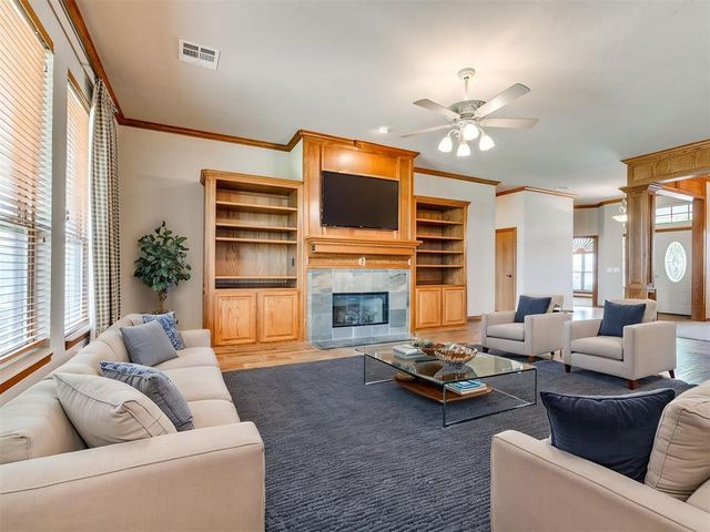 2100 SW 33rd Street, Moore, OK 73170