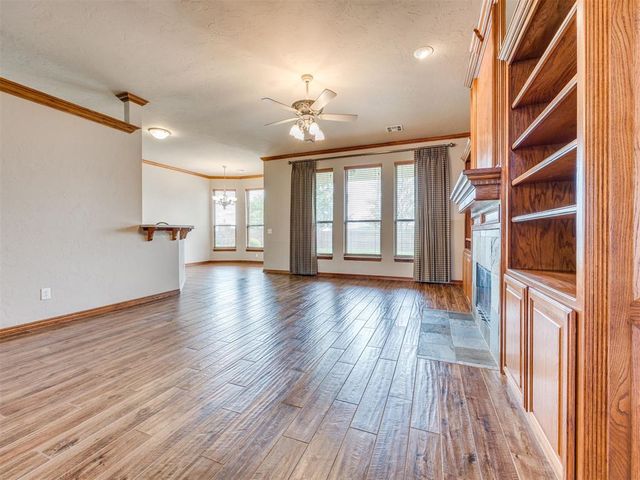 2100 SW 33rd Street, Moore, OK 73170
