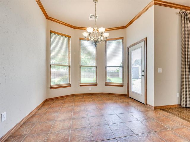 2100 SW 33rd Street, Moore, OK 73170