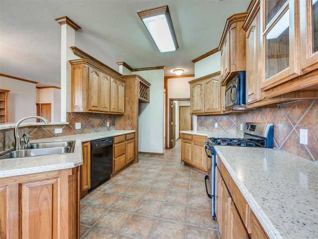 2100 SW 33rd Street, Moore, OK 73170