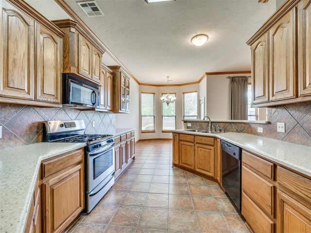 2100 SW 33rd Street, Moore, OK 73170