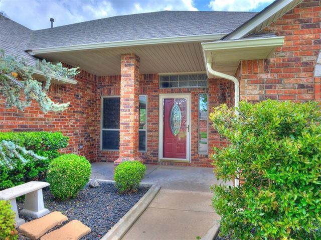 2100 SW 33rd Street, Moore, OK 73170