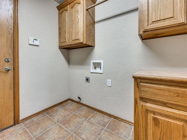 2100 SW 33rd Street, Moore, OK 73170