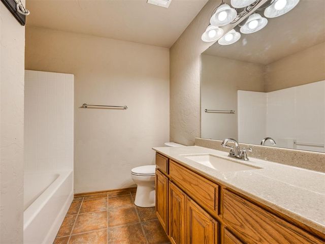 2100 SW 33rd Street, Moore, OK 73170