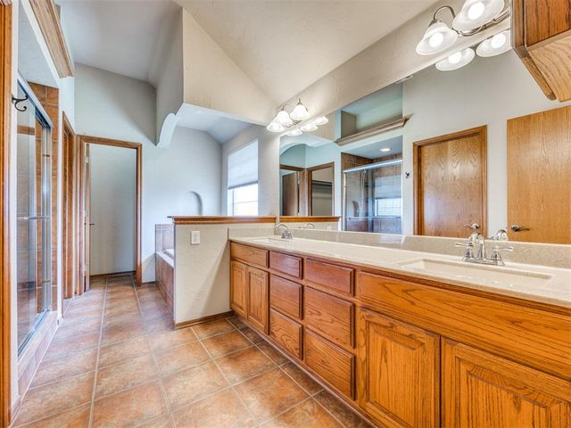 2100 SW 33rd Street, Moore, OK 73170