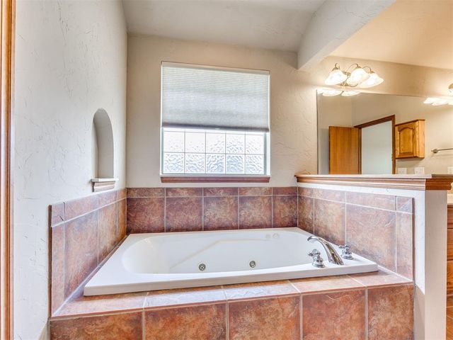 2100 SW 33rd Street, Moore, OK 73170