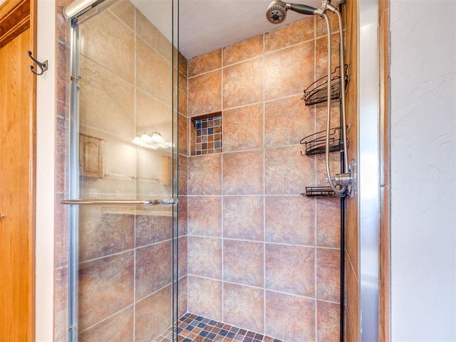 2100 SW 33rd Street, Moore, OK 73170