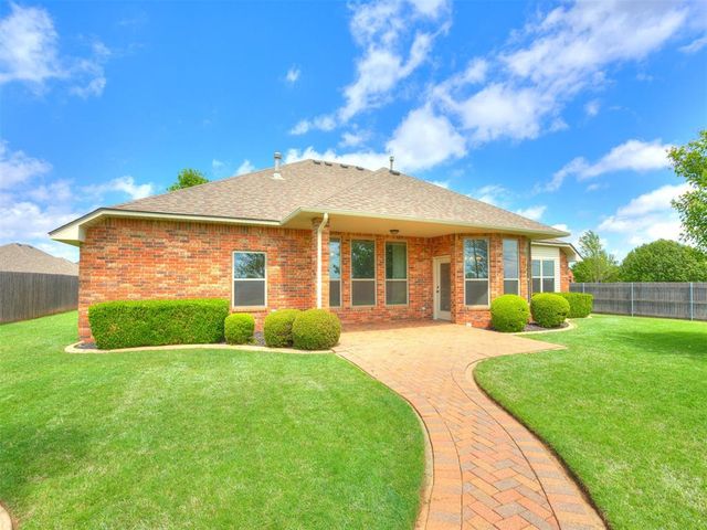 2100 SW 33rd Street, Moore, OK 73170