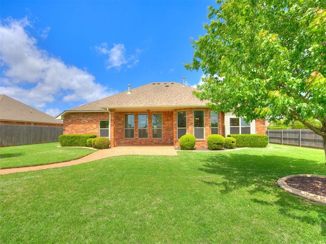 2100 SW 33rd Street, Moore, OK 73170