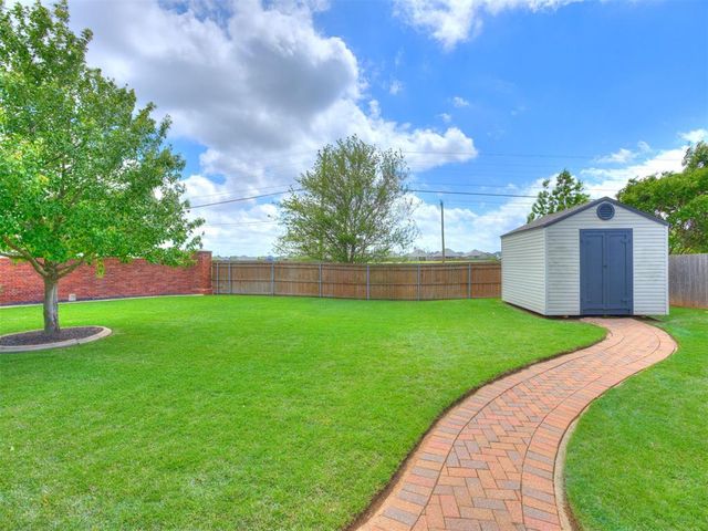 2100 SW 33rd Street, Moore, OK 73170