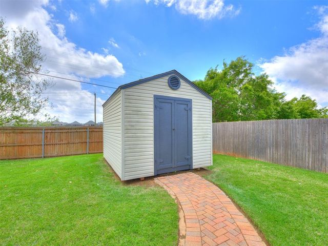 2100 SW 33rd Street, Moore, OK 73170