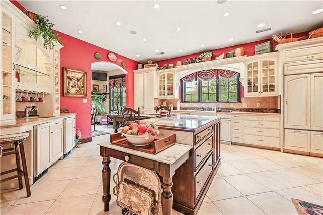 1 Grandview Dr, Shenango Twp, PA 16159