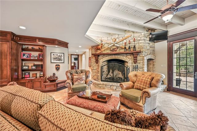 1 Grandview Dr, Shenango Twp, PA 16159