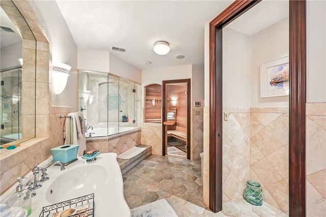 1 Grandview Dr, Shenango Twp, PA 16159