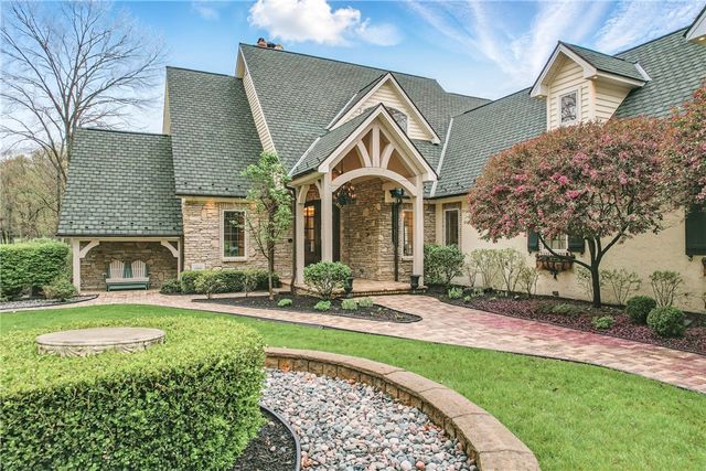 1 Grandview Dr, Shenango Twp, PA 16159