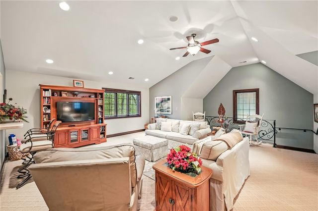 1 Grandview Dr, Shenango Twp, PA 16159