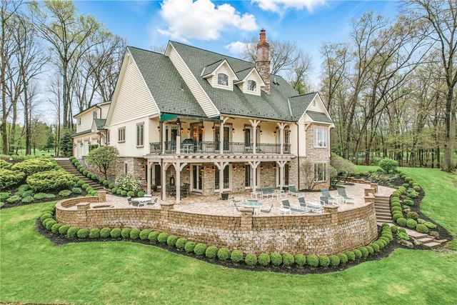 1 Grandview Dr, Shenango Twp, PA 16159