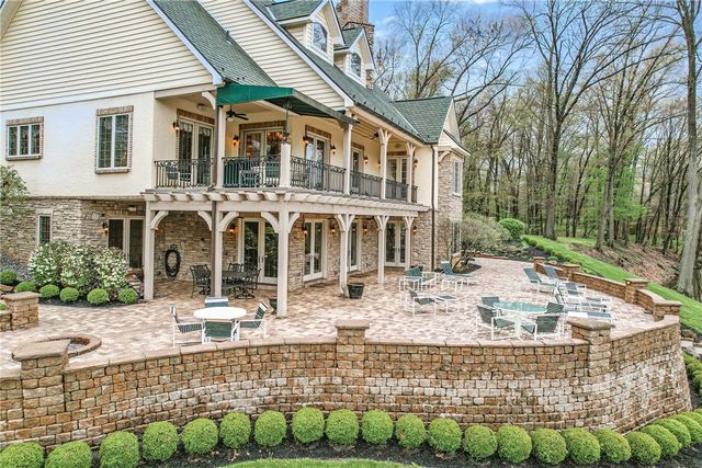 1 Grandview Dr, Shenango Twp, PA 16159