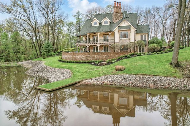 1 Grandview Dr, Shenango Twp, PA 16159