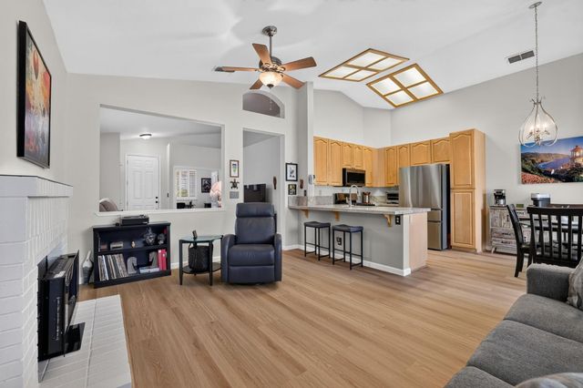 906 Rathbone Cir, Folsom, CA 95630