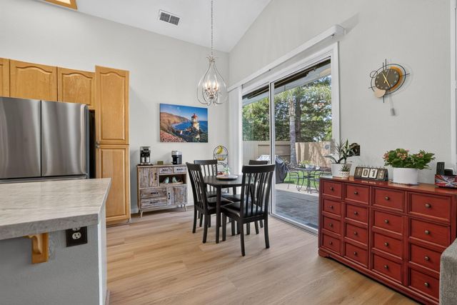 906 Rathbone Cir, Folsom, CA 95630