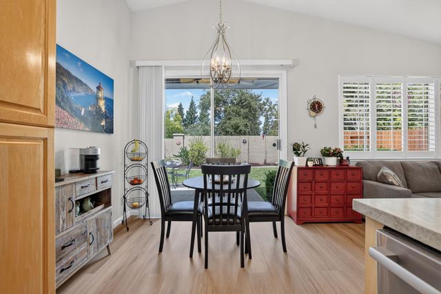 906 Rathbone Cir, Folsom, CA 95630