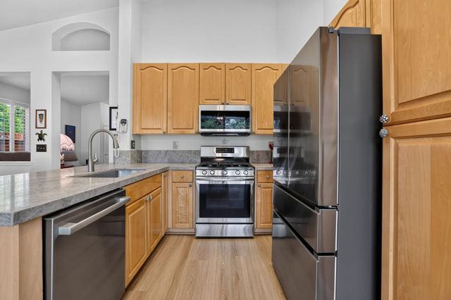 906 Rathbone Cir, Folsom, CA 95630