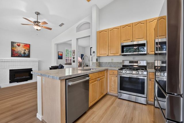 906 Rathbone Cir, Folsom, CA 95630