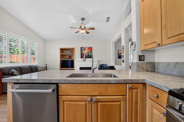 906 Rathbone Cir, Folsom, CA 95630