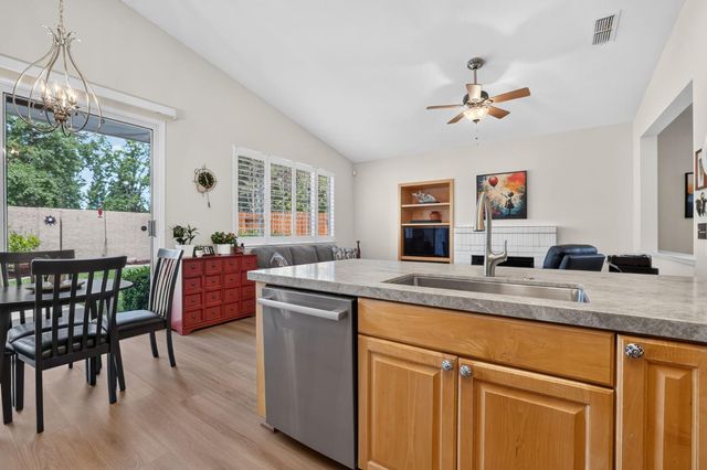 906 Rathbone Cir, Folsom, CA 95630