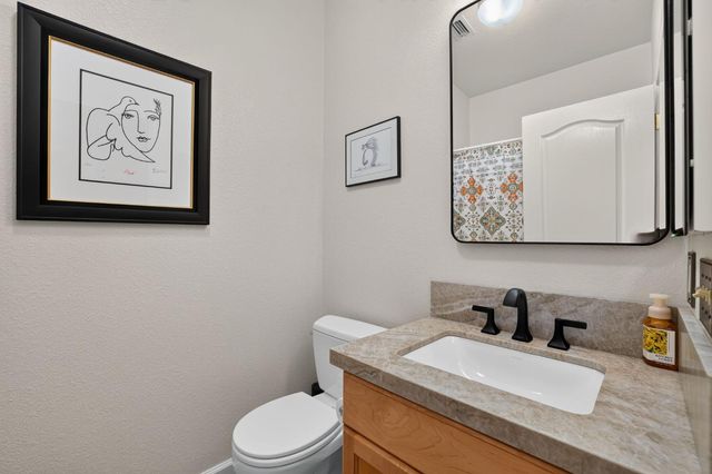 906 Rathbone Cir, Folsom, CA 95630