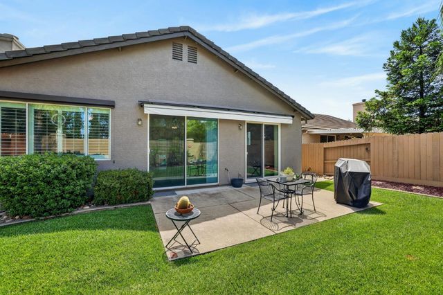 906 Rathbone Cir, Folsom, CA 95630