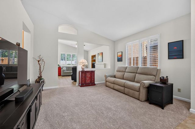 906 Rathbone Cir, Folsom, CA 95630