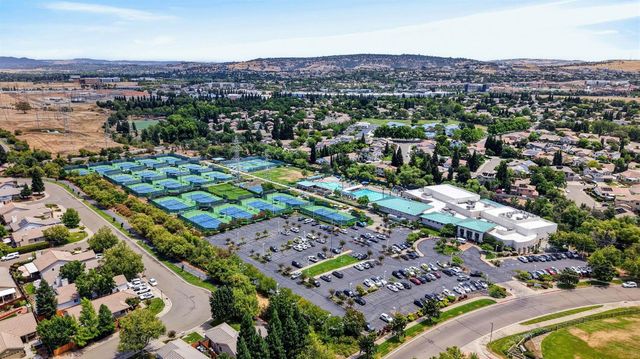 906 Rathbone Cir, Folsom, CA 95630