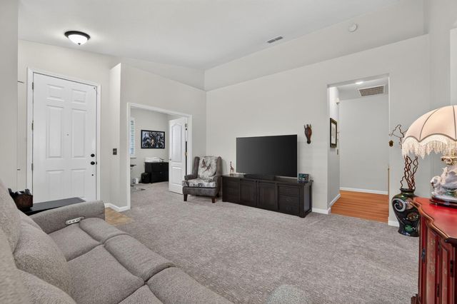 906 Rathbone Cir, Folsom, CA 95630