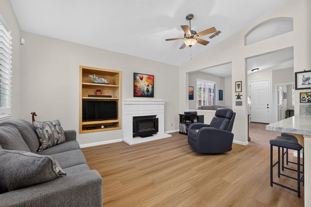 906 Rathbone Cir, Folsom, CA 95630