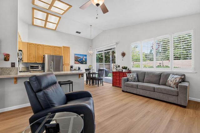 906 Rathbone Cir, Folsom, CA 95630