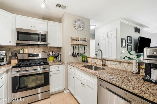 7 Dressage Court, Tinton Falls, NJ 07753
