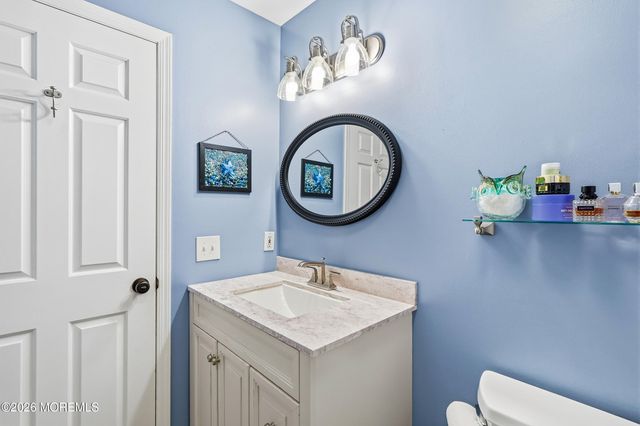 7 Dressage Court, Tinton Falls, NJ 07753