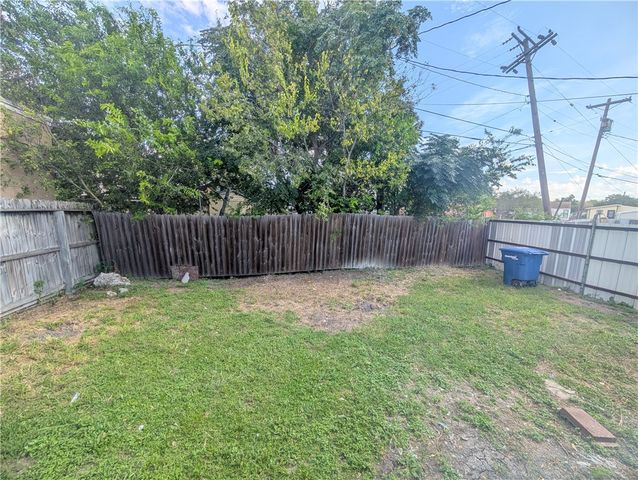 3906 Baldwin Blvd, Corpus Christi, TX 78405