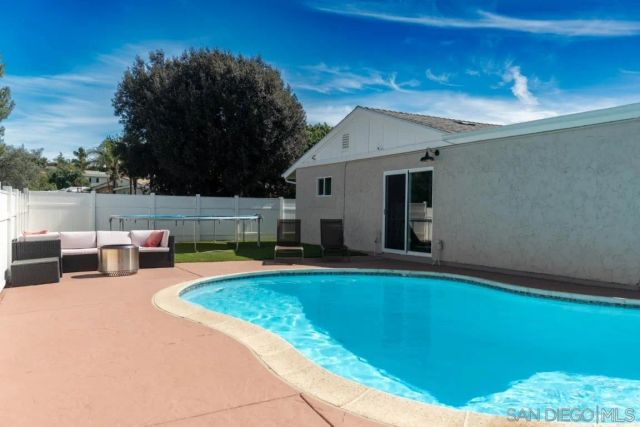 1217 Juliette Place, Fallbrook, CA 92028