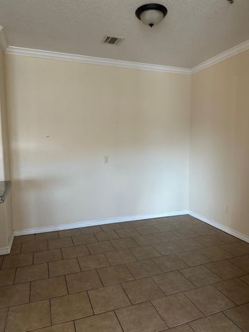 107 Oak Park Drive, Clute, TX 77531